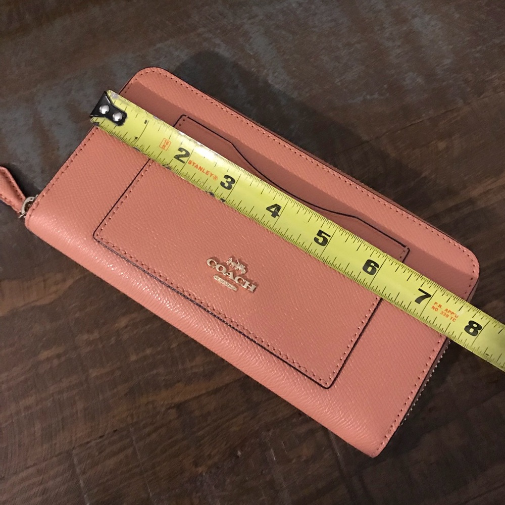 💛SOLD**Coach Crossgrain Wallet - Picture 6 of 6